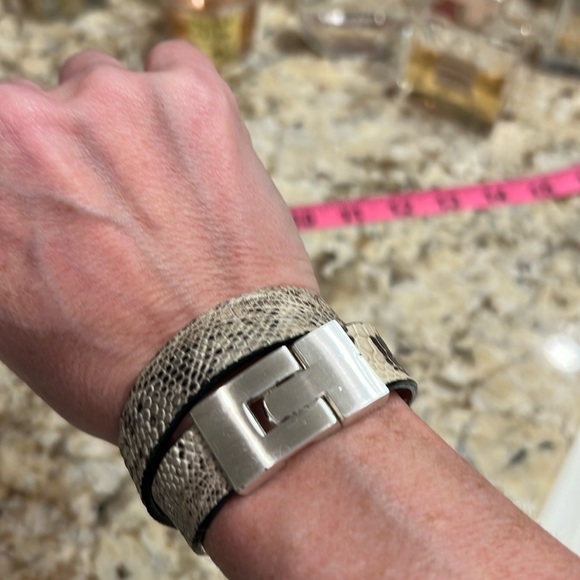 Leighelena Silver Double Jigsaw Beige Marked Lizard Bracelet - Picture 3 of 10